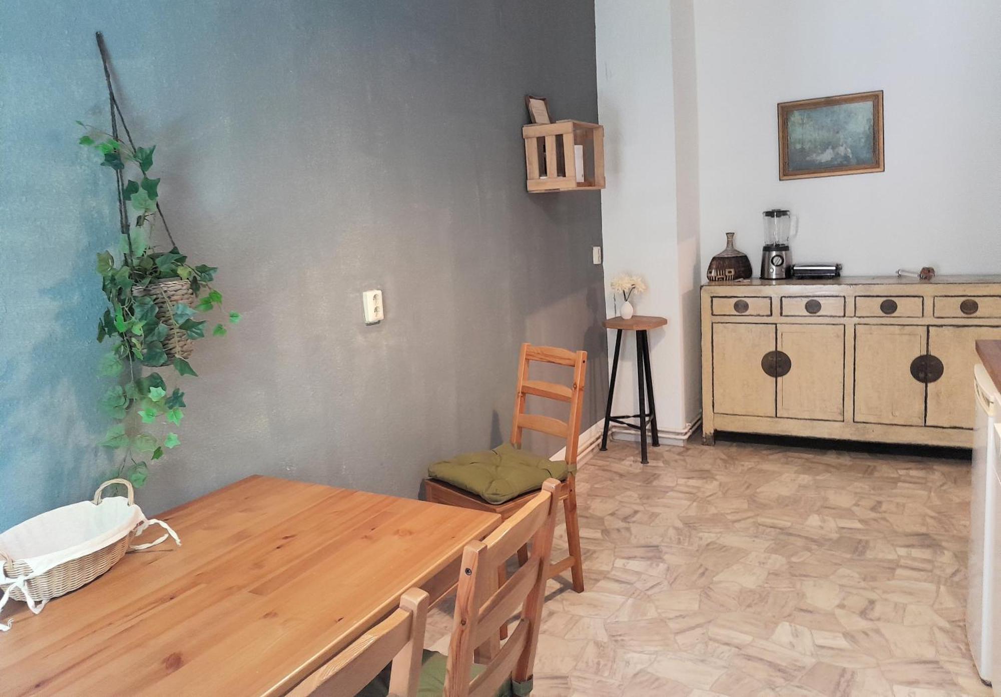 Spacious 2-room-apartment In Leutzsch Apartment Leipzig