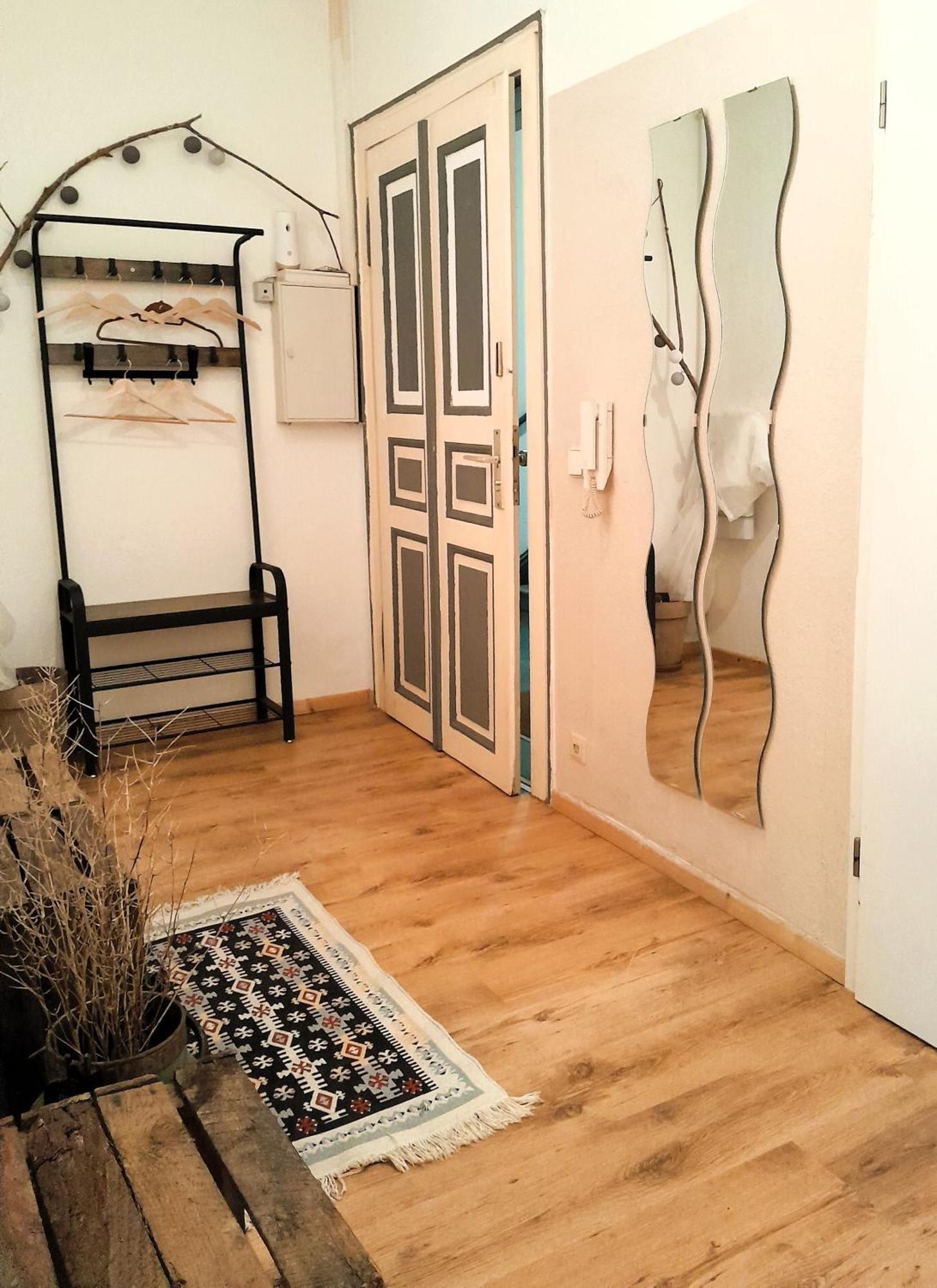 Spacious 2-room-apartment In Leutzsch Apartment